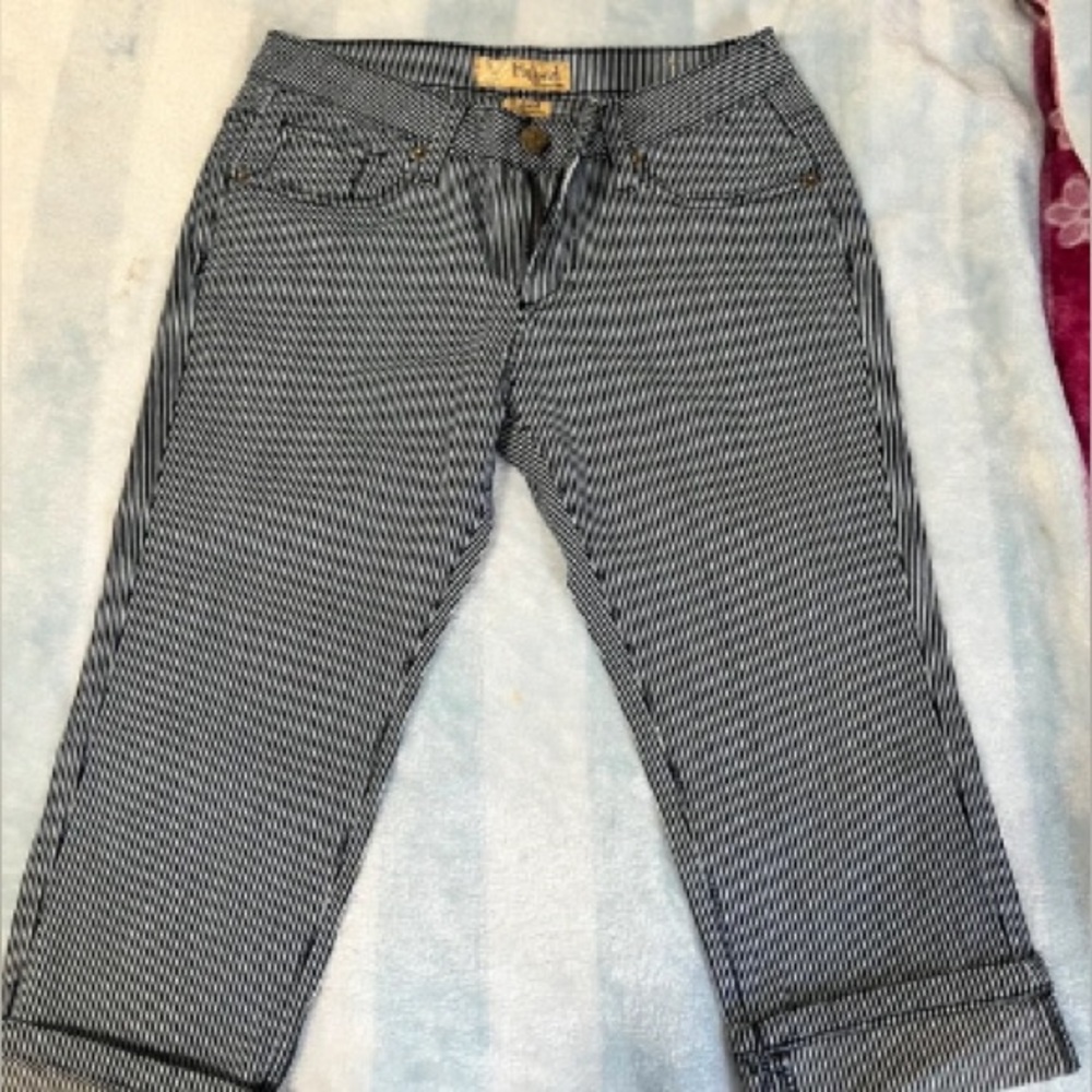 Striped Capri Pants - Black & White